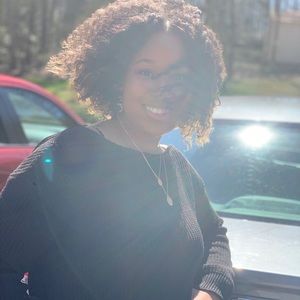 Meet your Posher, Nia